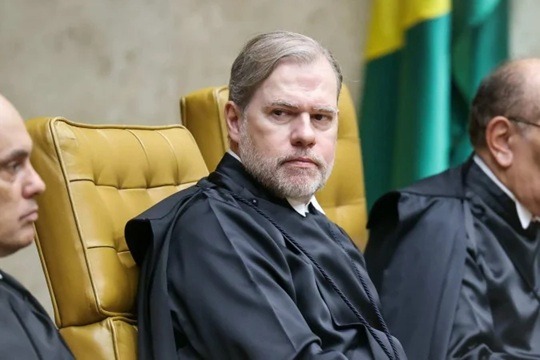 Fachin notifica Toffoli após PF encontrar nome do ministro em celular de Vorcaro