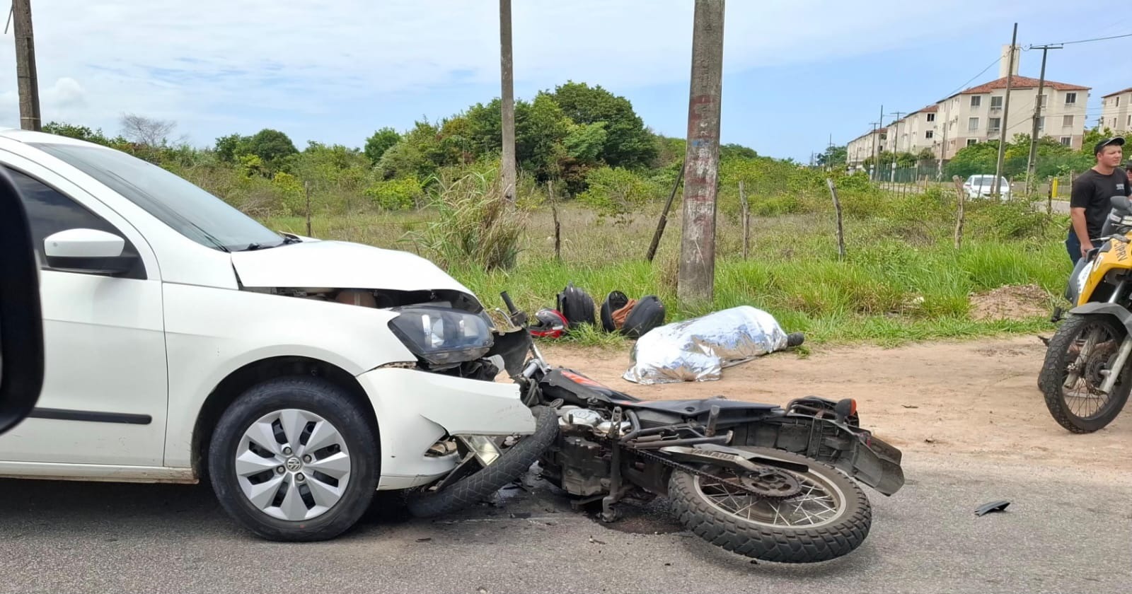 Motociclista morre após colisão com carro na avenida Olavo Montenegro
