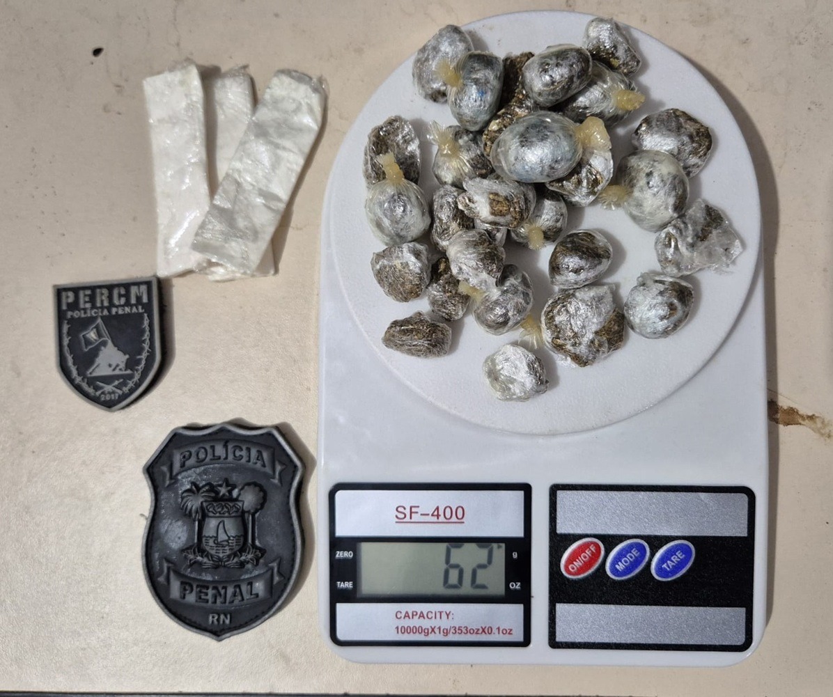 Visitante é flagrada tentando entrar com 30 papelotes de drogas no sutiã em penitenciária na Grande Natal