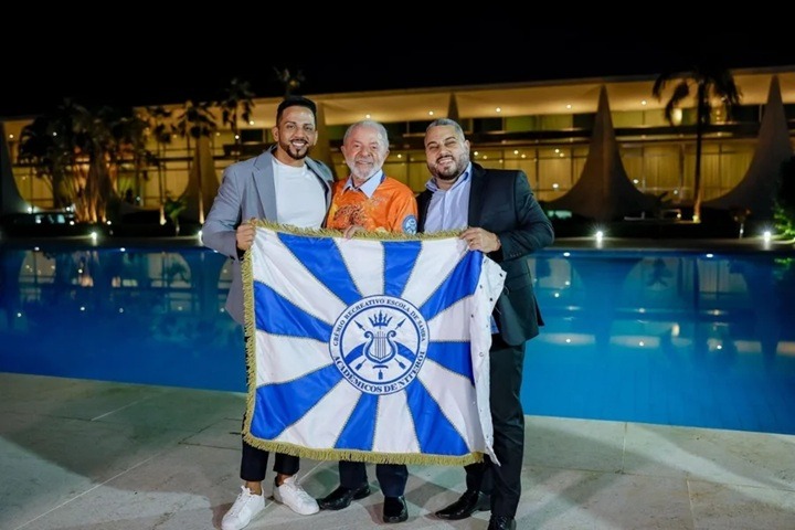 Homenagem a Lula leva política para a Sapucaí e deixa PT e oposição em alerta