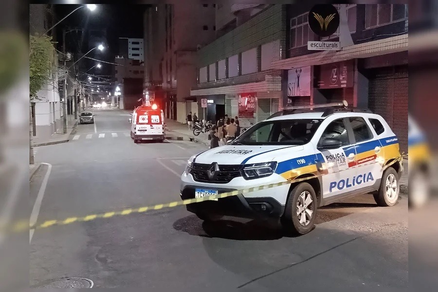 Homem é achado morto após assassinar ex com tiro na cabeça em garagem