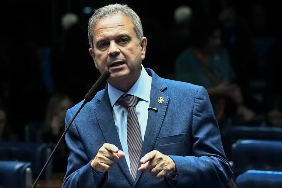 Rogério Marinho diz que desfile de escola de samba foi transformado em palanque político a favor de Lula