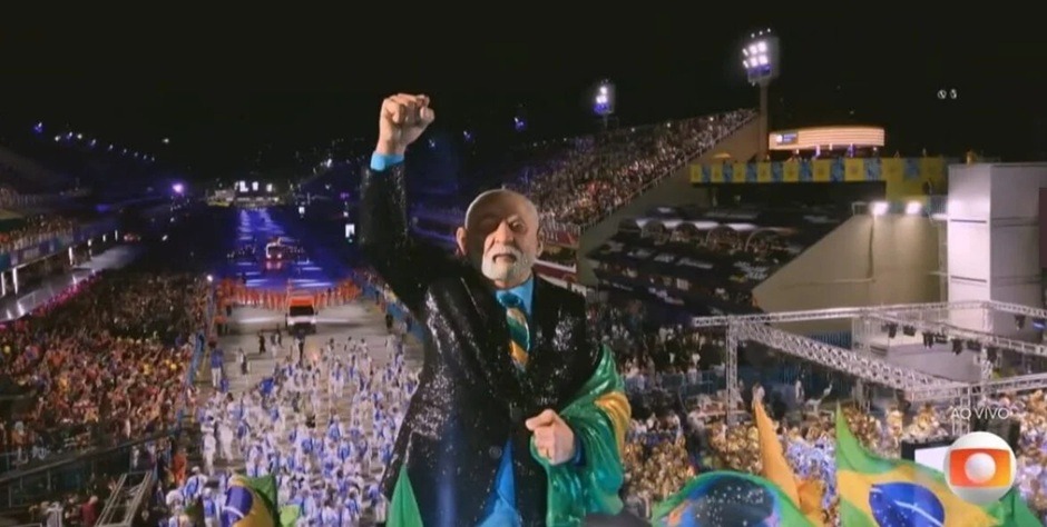 Oposição anuncia 12 ações contra desfile que homenageou Lula