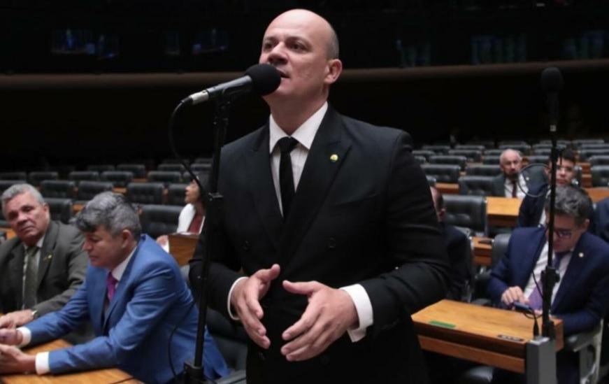 STF faz “blindagem escancarada”, diz líder da oposição na Câmara após operação da PF
