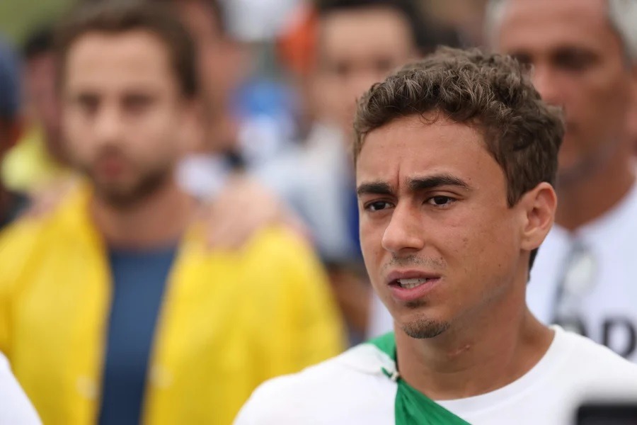 Nikolas Ferreira volta a ser criticado por ala bolsonarista. Entenda