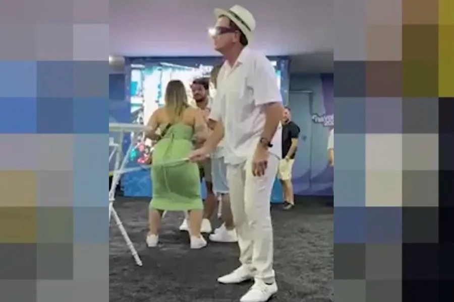 [VÍDEO] Eduardo Paes é filmado imitando pessoa cega em camarote da Sapucaí