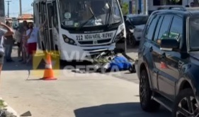 Motociclista por aplicativo morre após ser imprensado em engavetamento com ônibus na Av. João Medeiros Filho, em Natal