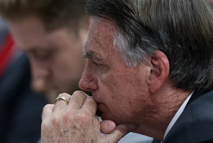 PGR contraria defesa e mantém Bolsonaro preso em regime fechado