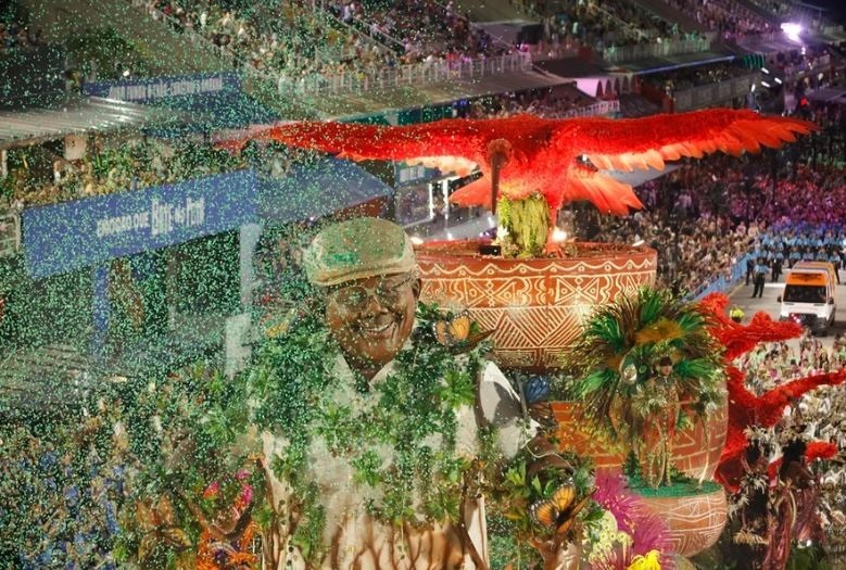 Globo é alvo de críticas por não exibir Desfile das Campeãs na TV aberta