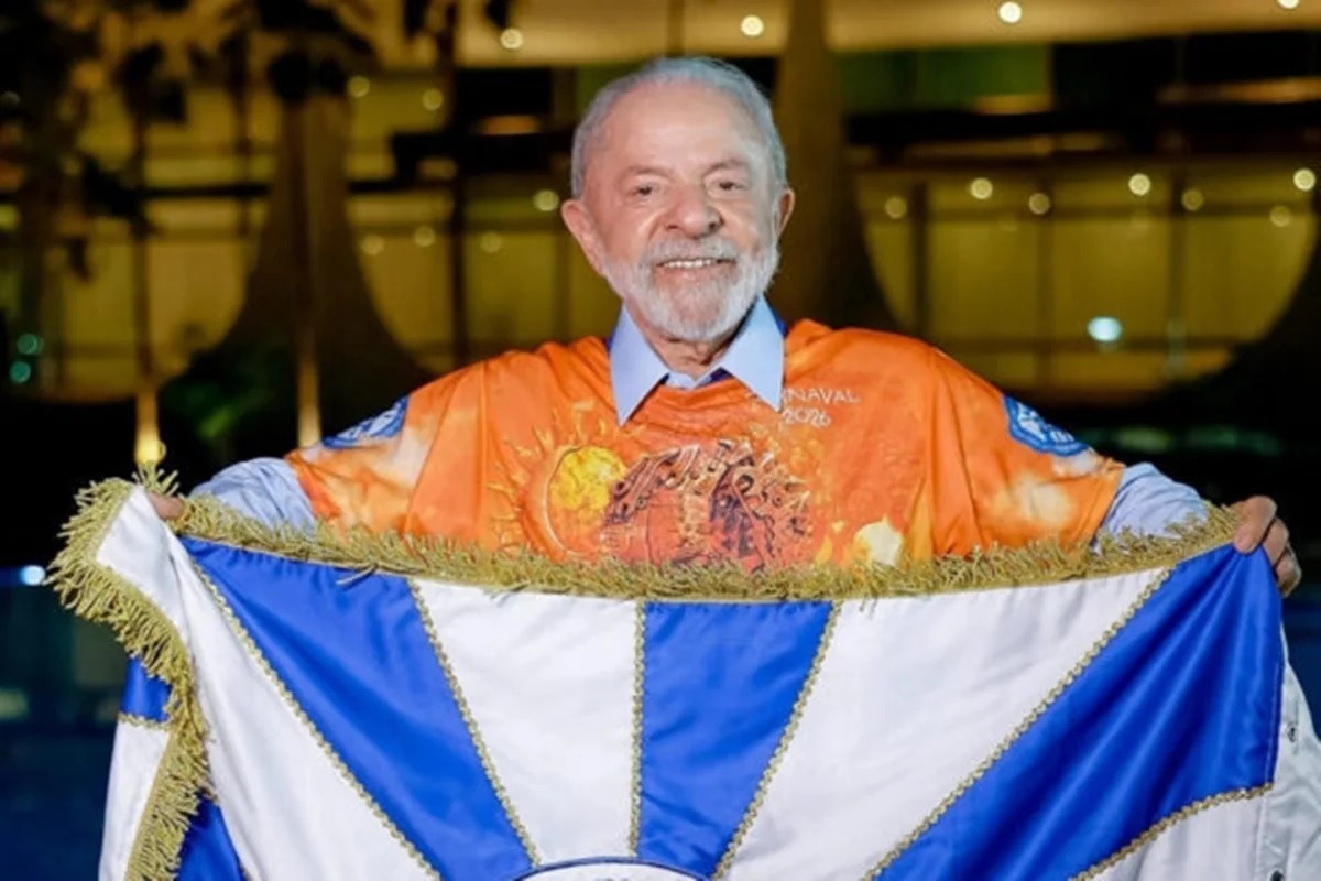 Lula diz que “não pensa” em críticas de evangélicos a escola de samba