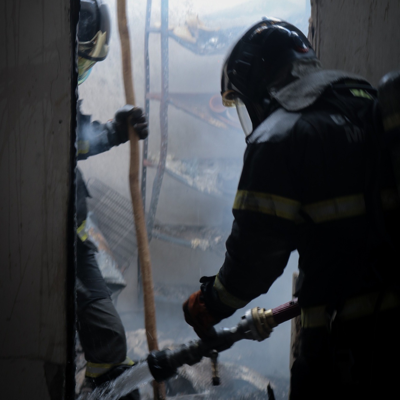 Bombeiros combatem três incêndios residenciais na Grande Natal em um único dia