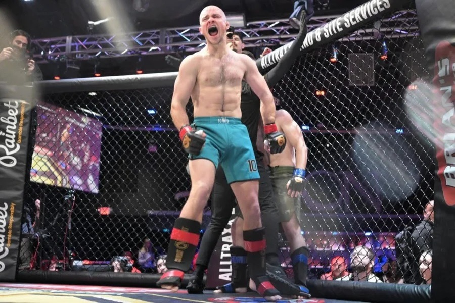 Lutador quebra braço e percebe lesão somente após vencer o combate