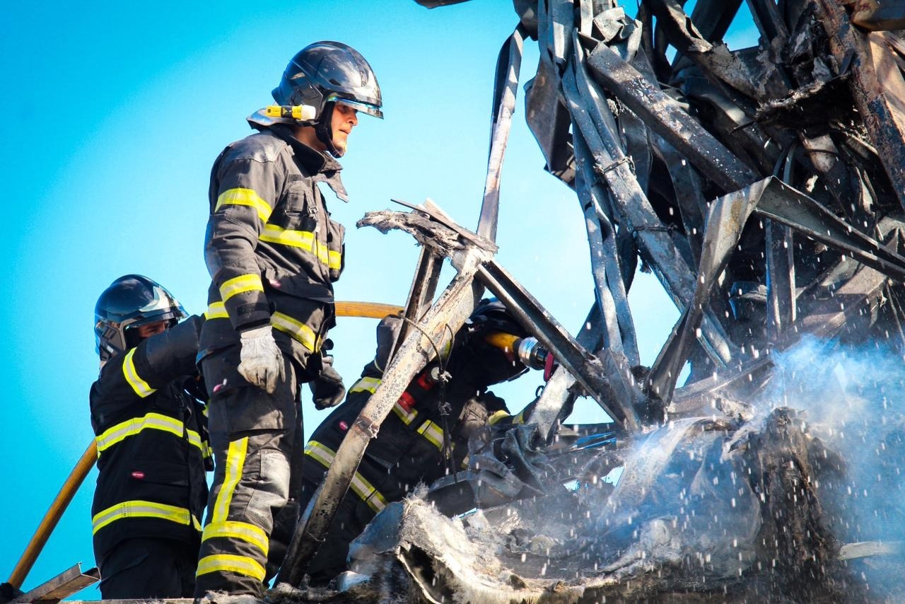 Bombeiros usaram 15 mil litros para controlar chama em Santa; Local ficará interditado pela Defesa Civil