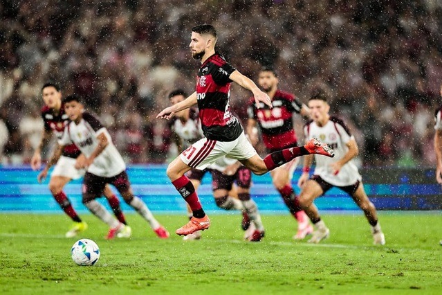Paquetá falha, Lanús vira na prorrogação e faz Flamengo perder segundo título no ano; veja os gols