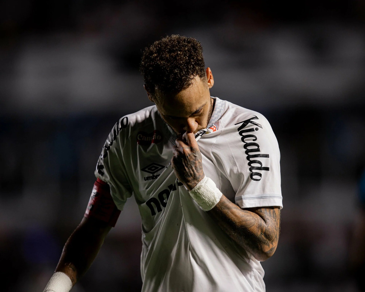 Santos vence Vasco com gols de Neymar e sai da lanterna do Brasileirão; veja os gols