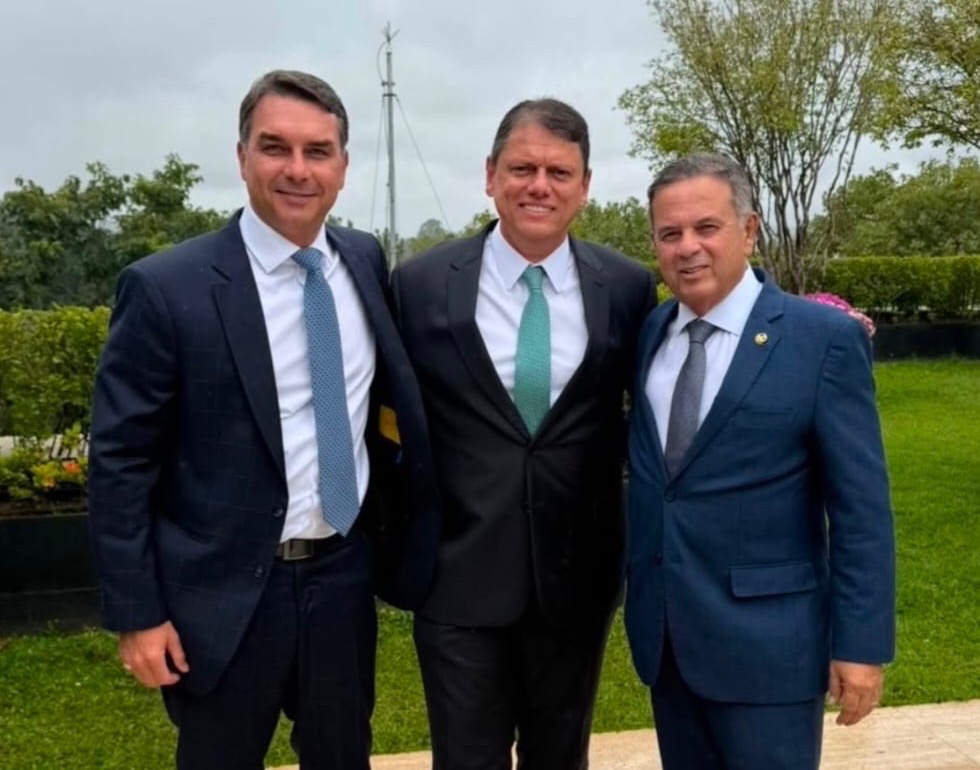 ‘Juntos pelo Brasil’, Flávio Bolsonaro, Tarcísio de Freitas e Rogério Marinho se reúnem em SP e exaltam união