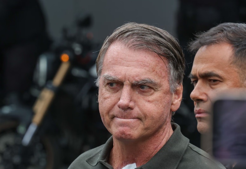 Moraes volta a negar prisão domiciliar humanitária para Jair Bolsonaro