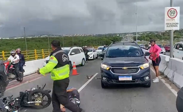 Acidente trava trânsito na Ponte Newton Navarro