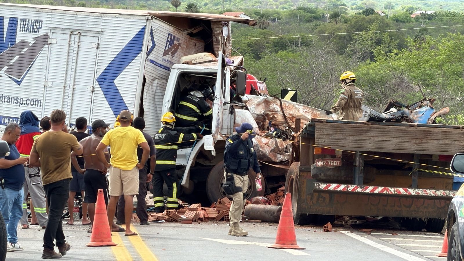 [VÍDEO] Colisão entre caminhões deixa ao menos um morto na BR-226, no interior do RN
