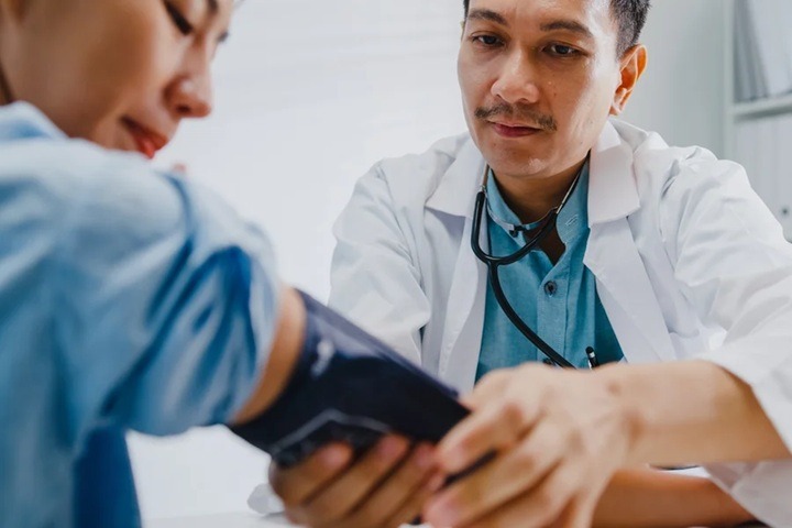 Cardiologista alerta: infarto feminino pode ocorrer sem dor no peito