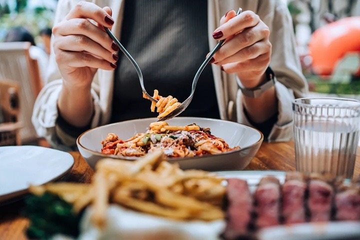 Nutri revela erros nutricionais que sabotam seu metabolismo após os 40