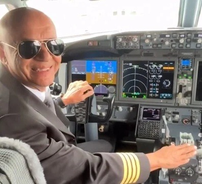 VÍDEO: Piloto encerra carreira de 50 anos e recebe homenagem no Aeroporto de Natal