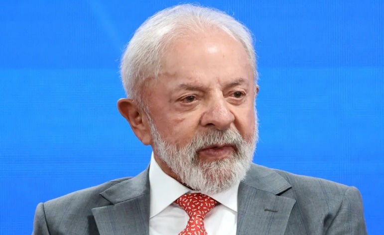 Lula cancela ida à posse do novo presidente do Chile após convites a Flávio e Eduardo Bolsonaro para cerimônia