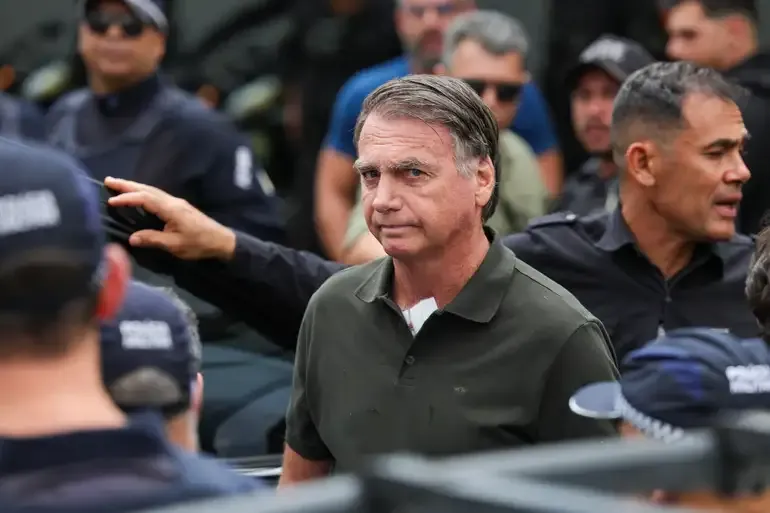Bolsonaro tem quadro estável, mas sem previsão de alta, dizem médicos