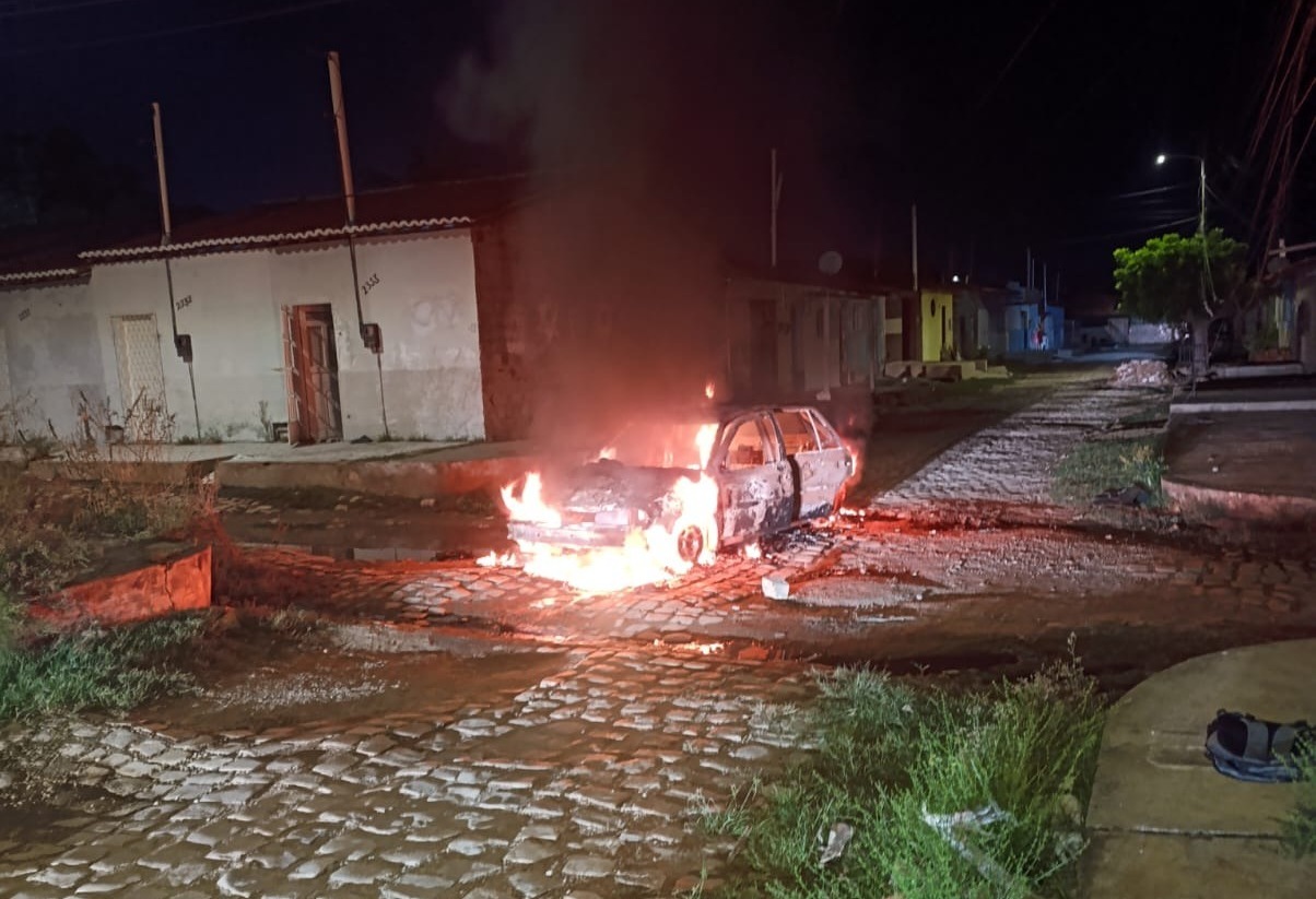 Tiroteio, carro incendiado, pessoa baleada: a madrugada de violência em Mossoró