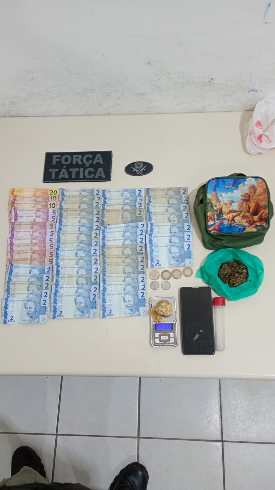 PM prende mulher por tráfico de drogas na zona Norte de Natal