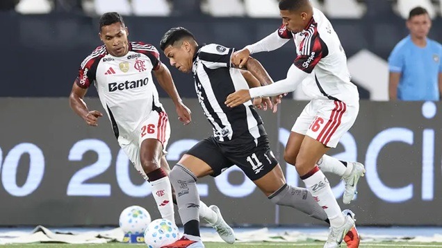 Flamengo joga com estilo, sob olhar de Ancelotti, e vence o Botafogo por 3 a 0; veja os gols