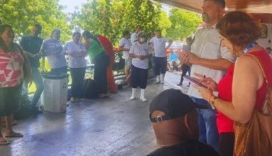 Terceirizados da saúde paralisam atividades e protestam em frente ao Walfredo Gurgel