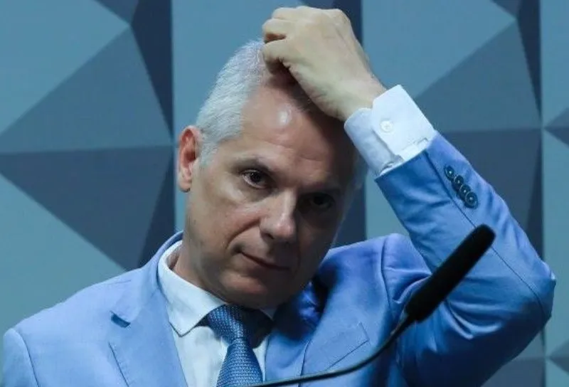Ex-presidente do INSS sob Lula recebeu R$ 4 milhões em esquema de descontos indevidos, diz PF