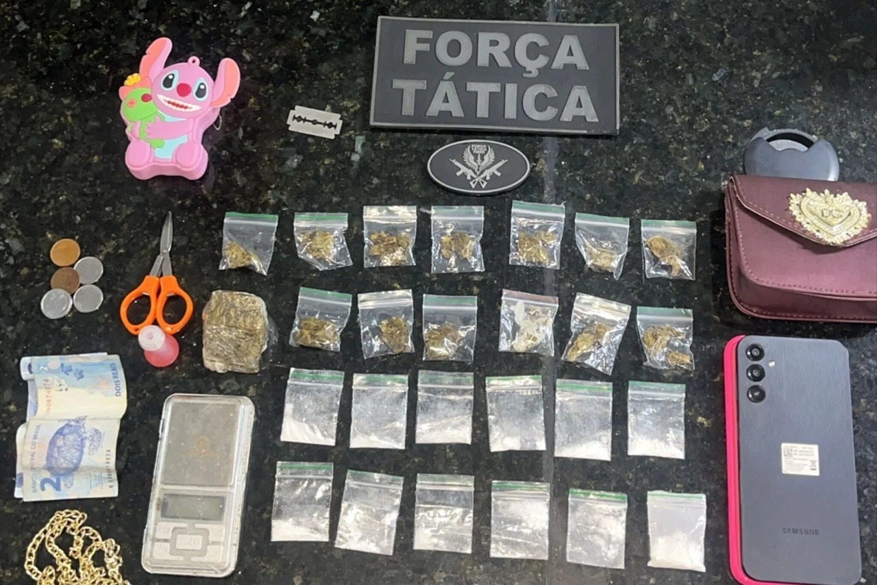 Mulher tenta fugir da polícia, mas acaba presa por tráfico de drogas em Mãe Luíza