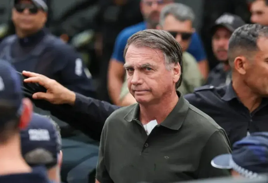 Ministros do STF veem prisão domiciliar para Bolsonaro como forma de proteger a Corte; alas do governo consideram medida positiva