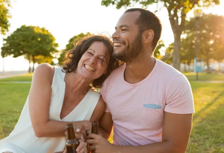 Sexo entre amigos pode fortalecer vínculos, indicam pesquisas