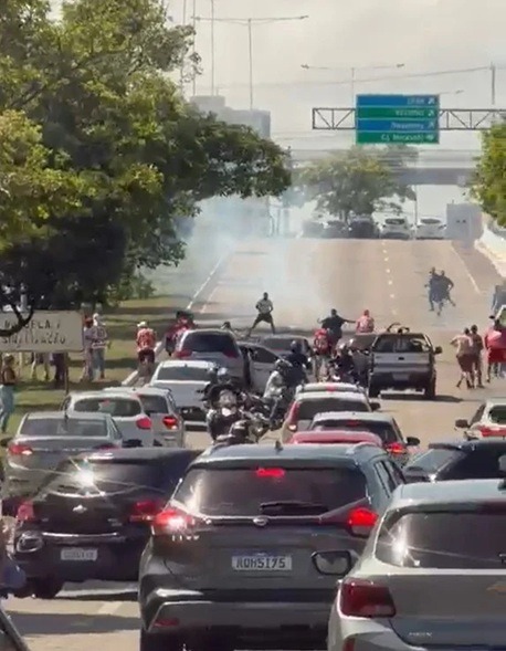 VÍDEO: Torcedores de ABC e América entram em confronto na BR-101