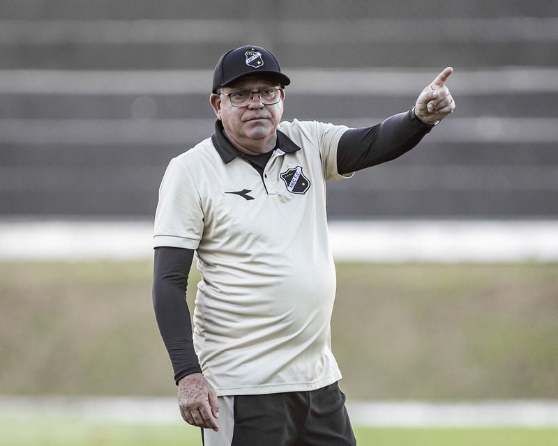 Waguinho Dias assume ABC com foco em time ofensivo e destaca estrutura do clube