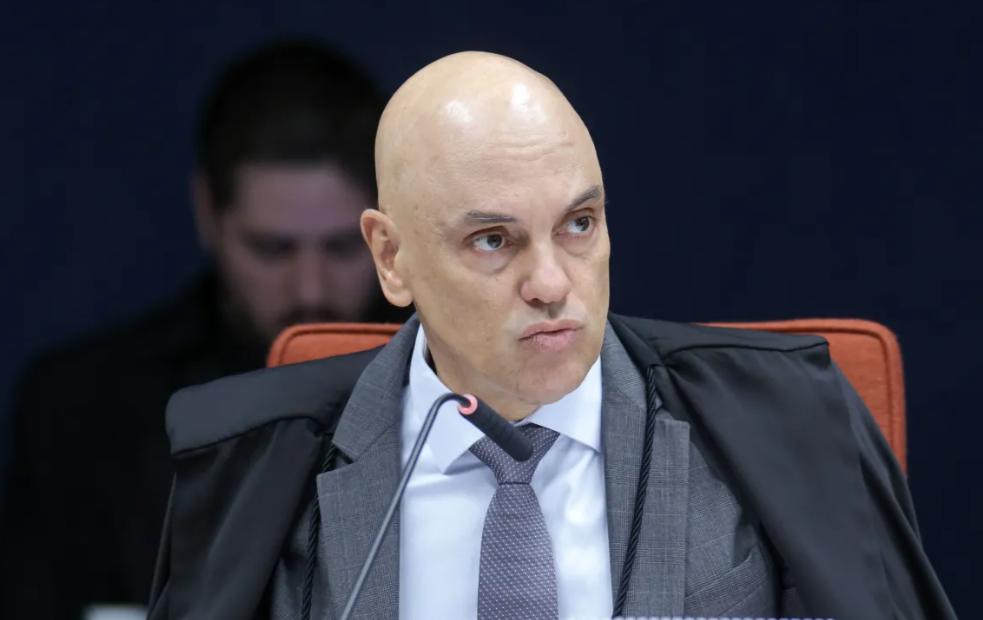 Moraes nega pedido da defesa de Bolsonaro para ‘livre acesso’ de filhos à casa do ex-presidente durante prisão domiciliar