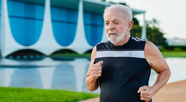 VÍDEO: Lula usa “corridinhas” para sinalizar sua vitalidade pré-1º turno