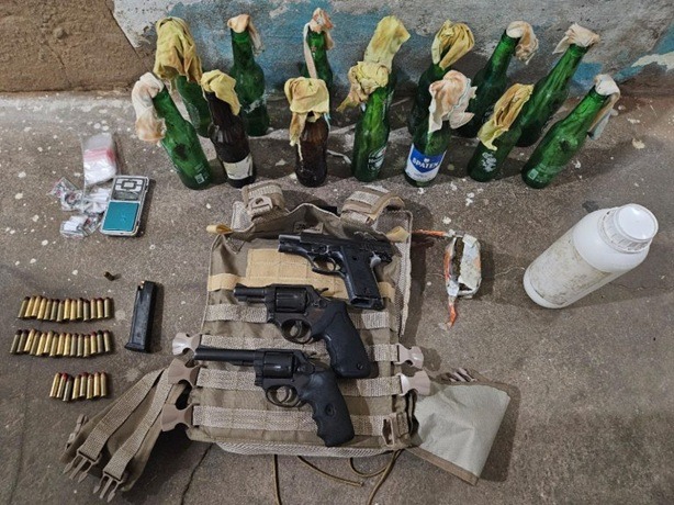 Polícia encontra armas, drogas e 14 coquetéis molotov em pousada no interior do RN