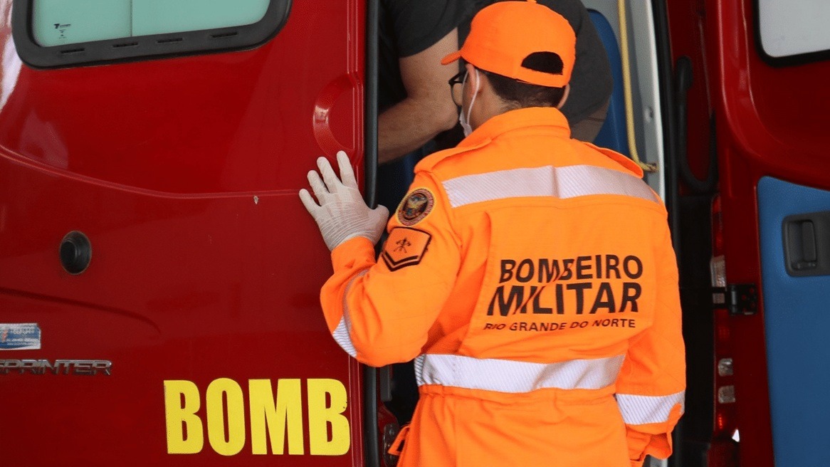 Mulher fica ferida em acidente de moto e é socorrida na RN-313, em Pium