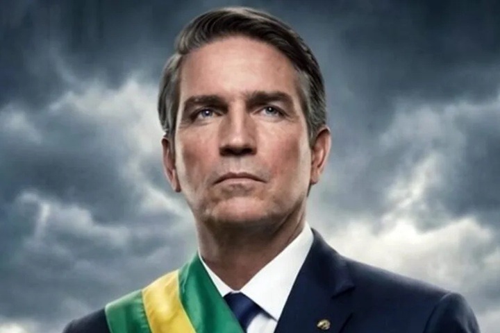 Ator americano que interpreta Bolsonaro faz “alerta” sobre eleições
