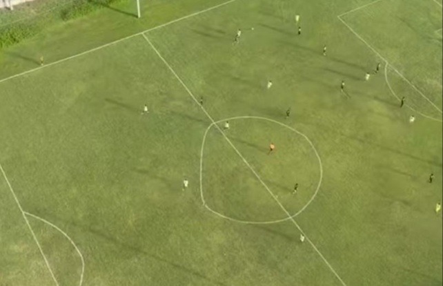 VÍDEO: Campo do ABC viraliza após marcação ‘torta’ em jogo da base