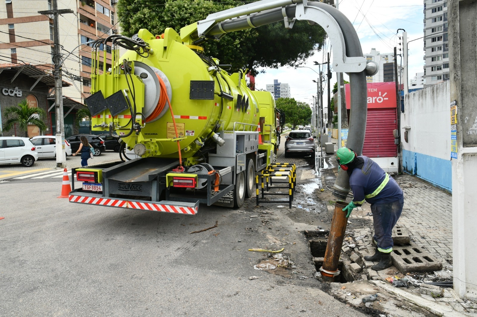 Prefeitura intensifica limpeza da drenagem e já ultrapassa 473 km de galerias desobstruídas