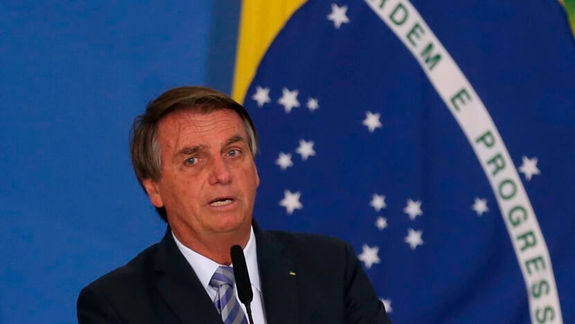 Bolsonaro tem fadiga, desequilíbrio e episódio de soluço em prisão domiciliar, diz relatório médico ao STF