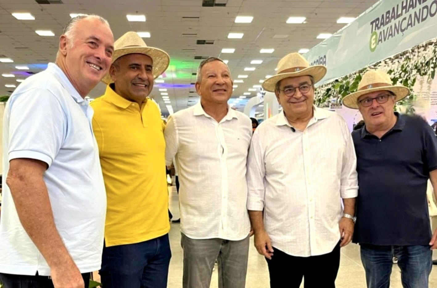 Álvaro Dias, Babá, Coronel Hélio, Paulinho e Joana prestigiam abertura da 12° FEMPTUR no Centro de Convenções
