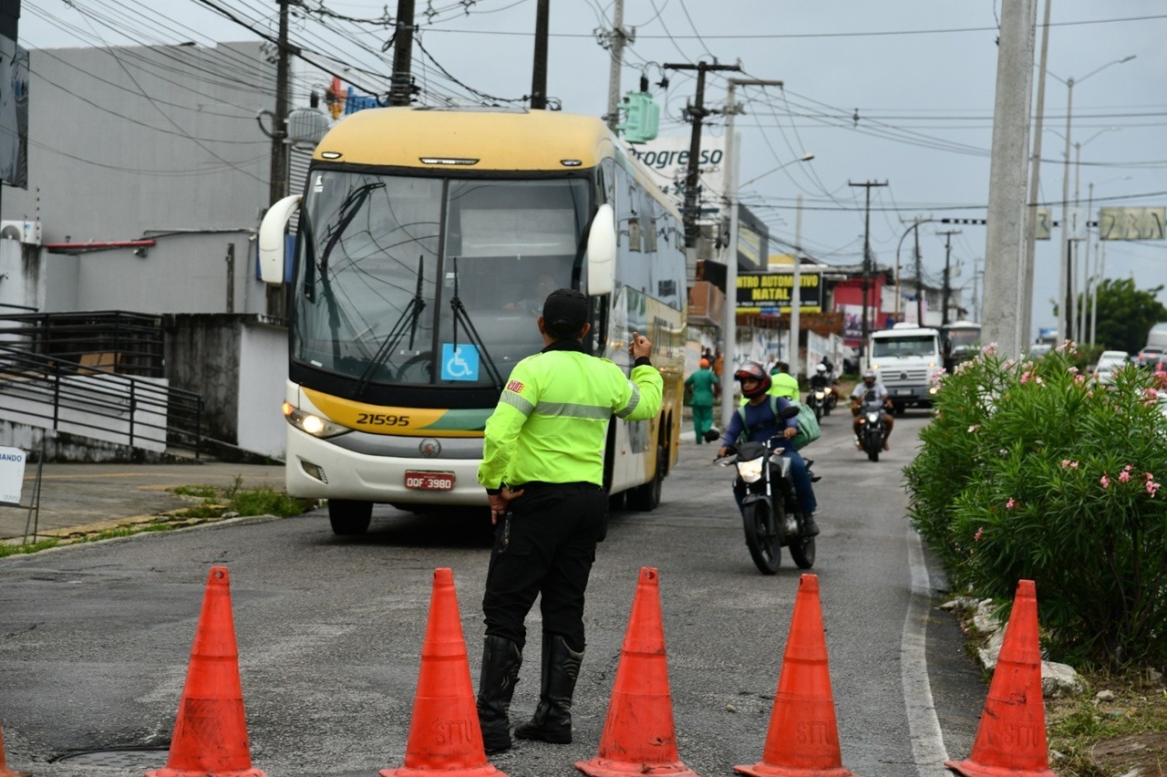 Avenida João Medeiros Filho é interditada por 10 dias; veja desvios para o trânsito na região