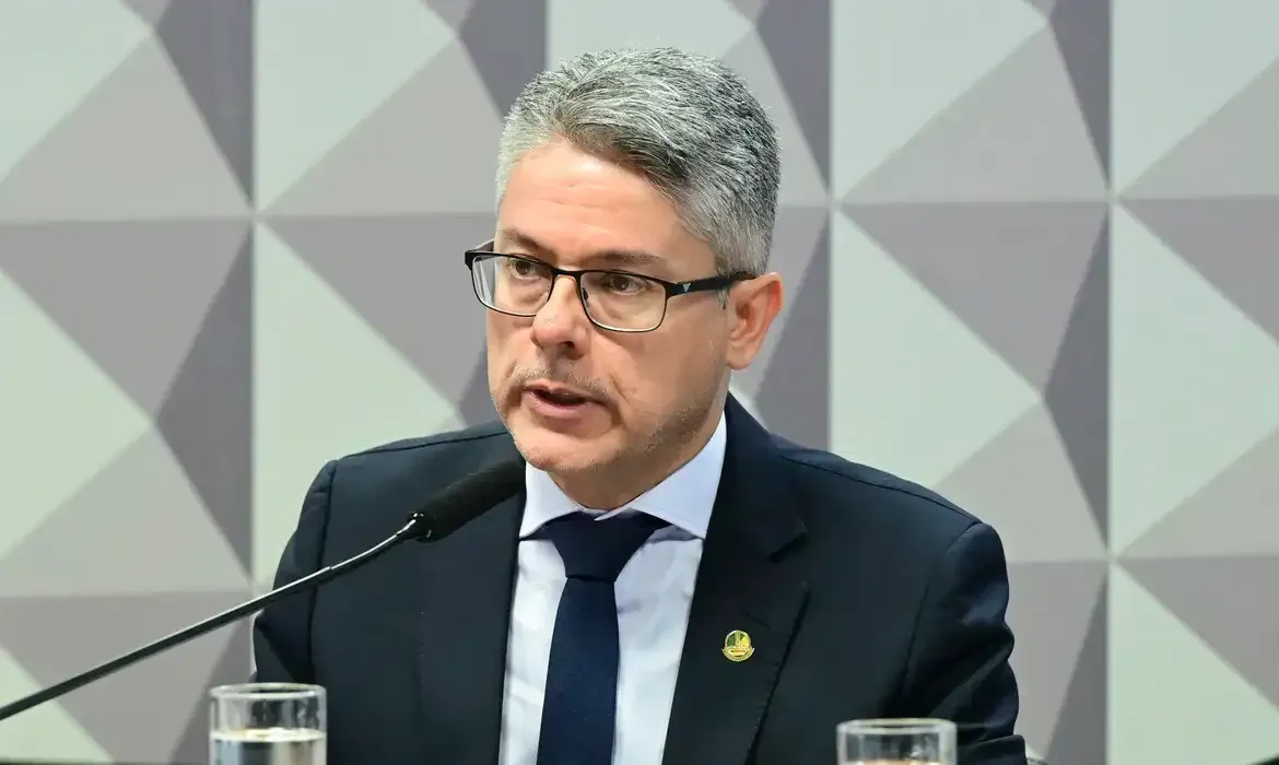 Ala do STF aposta em inelegibilidade de Alessandro Vieira ainda este ano