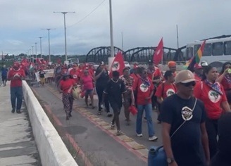 MST realiza marcha com cerca de 600 integrantes em Natal rumo à Governadoria do RN